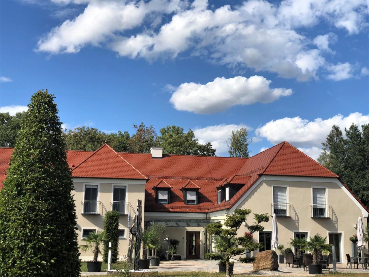 Hotel Glutschaufel Eschenbach in der Oberpfalz Bagian luar foto